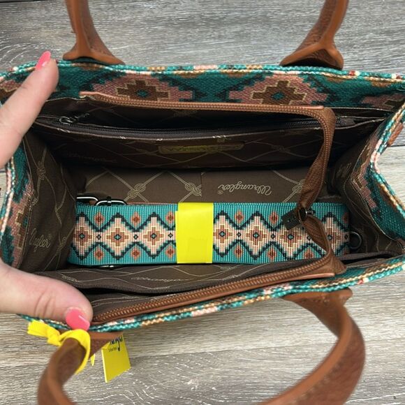 NWT Wrangler tote - Picture 3 of 5